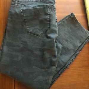 Camo Capris